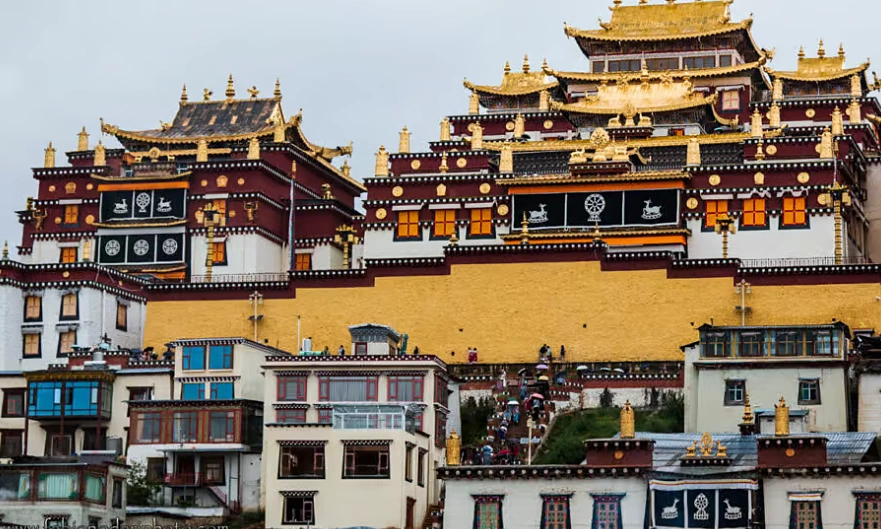 베트남 연휴 중국 여행 수요 급증… 산야·장가계·신장 등 노선 인기