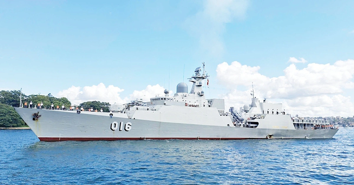 베트남 전함 최초 ‘2개 대양·7개 바다’ 횡단… 016-광중함, 1만 1천 해리 대장정 마치고 귀환