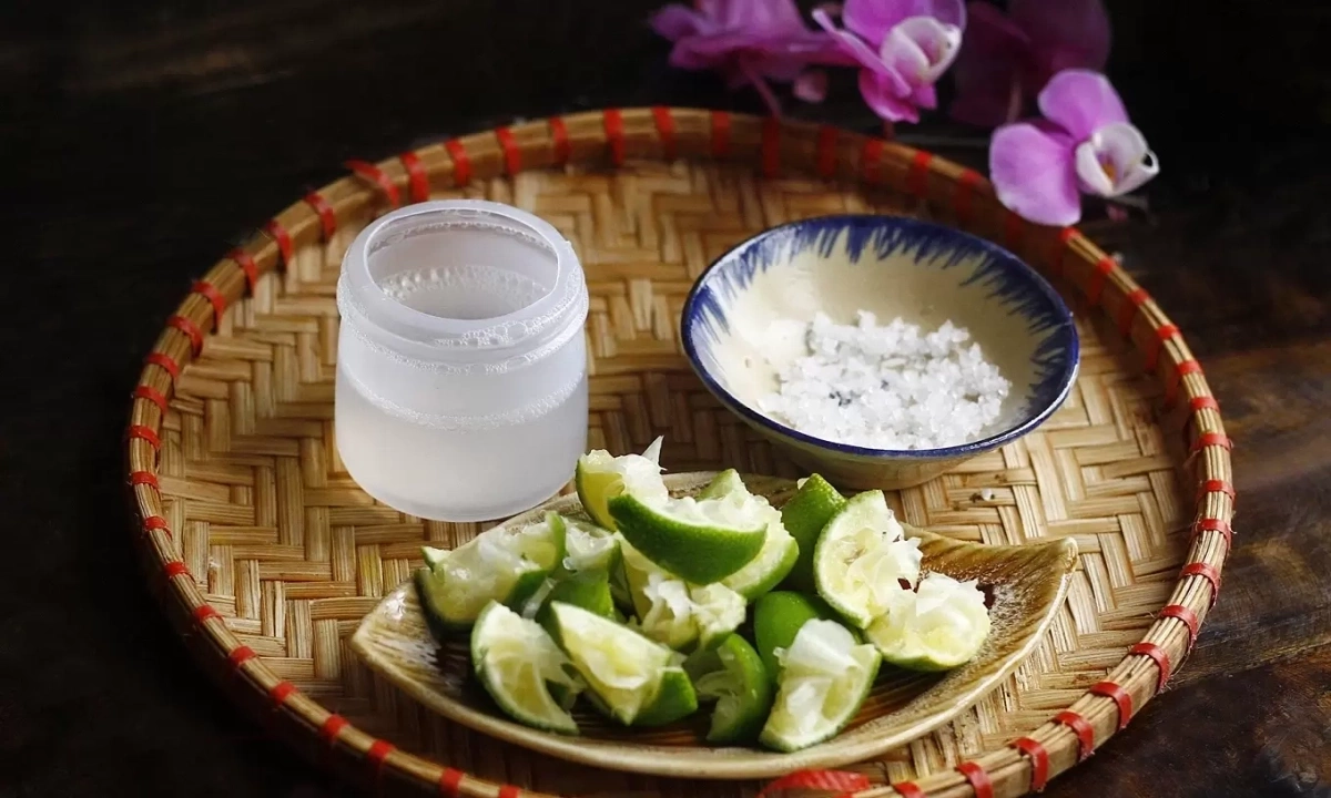 아침 레몬수 한 잔, 독소 배출과 다이어트 효과는 '제한적'… 위장 장애 주의