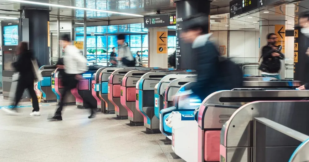일본 여행 이제 카드 한 장으로… 도쿄 지하철·주요 사철 '신용카드 터치 결제' 전면 도입