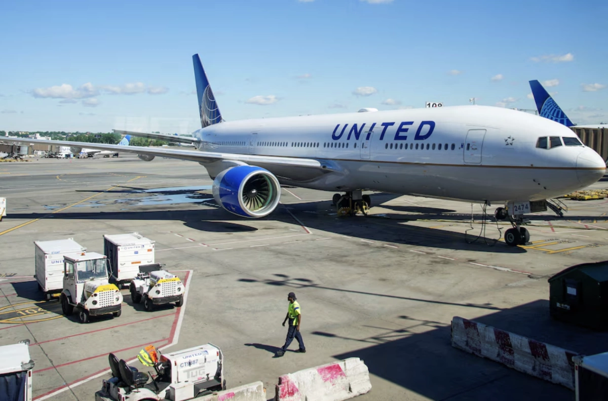 중동발 기름값 폭탄에 항공권 '비상'... 티켓값 10% 오르고 수하물 요금도 인상