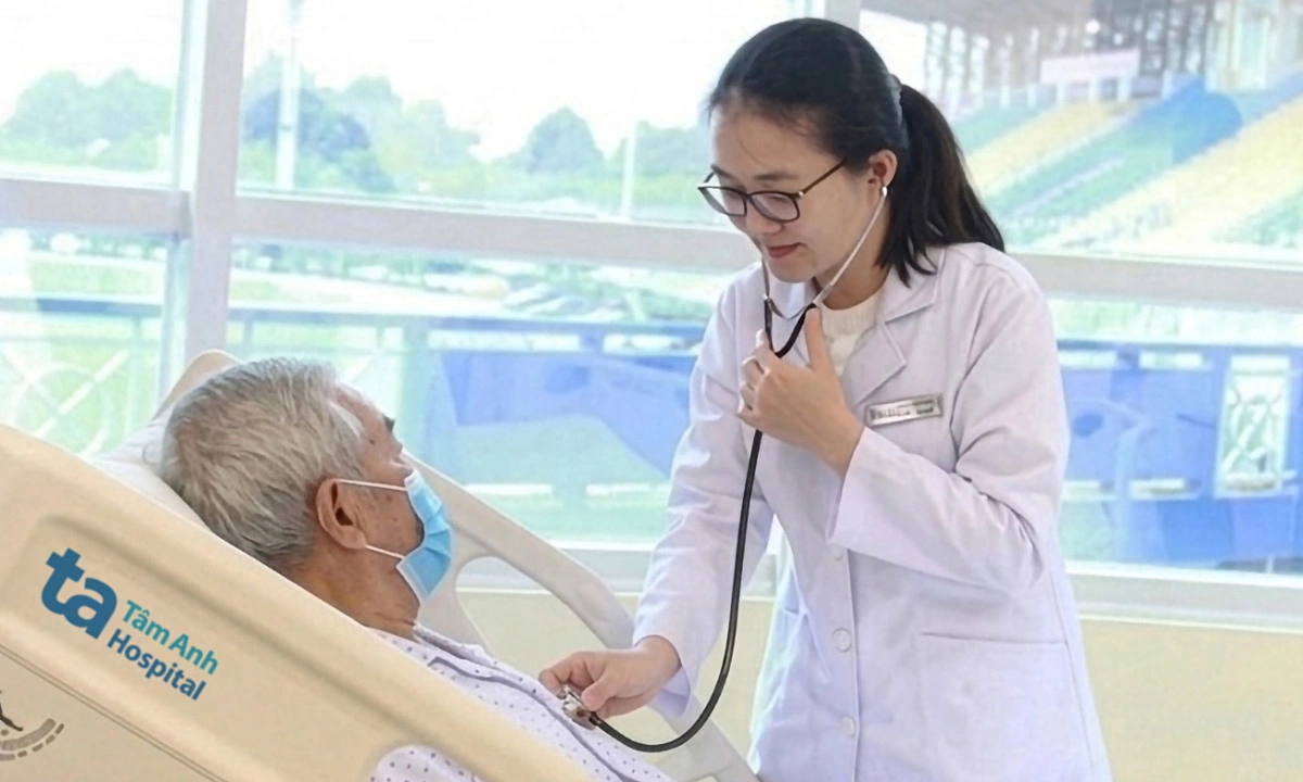 캄보디아서 건너온 '뼈 보이는 괴사' 환자... 베트남 의료진, 2개월 사투 끝 살려내