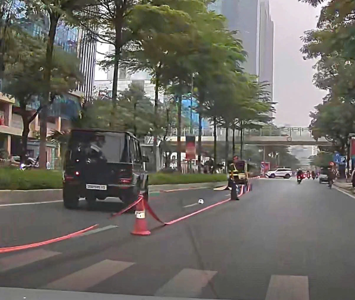 하노이 다오떤 거리서 90대 노인 보행 중 차에 치여 숨져... 운전자 도주