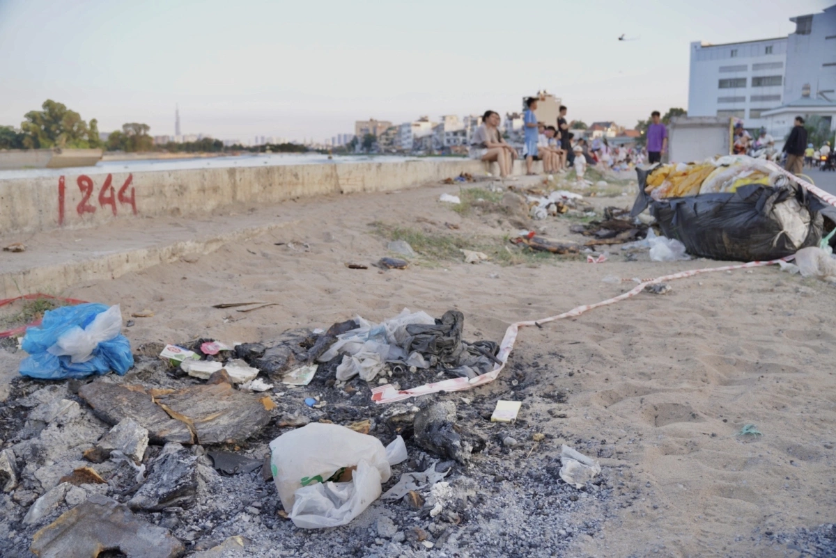호찌민 '고밥 해변' 쓰레기 몸살... 인파 몰리며 환경 오염·안전 우려 고조