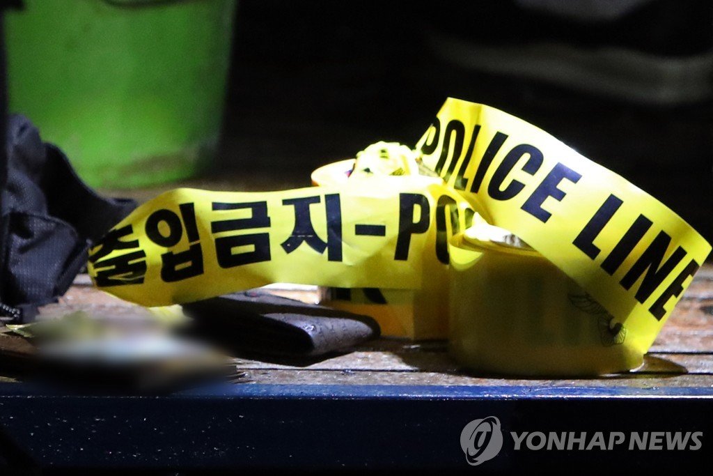 30년 동거한 남성 흉기로 33차례 찔러 살해한 60대 징역 25년