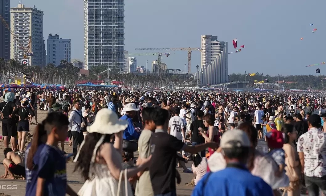 4월 30일 연휴 첫날 '바다로'…전국 주요 해변 인산인해