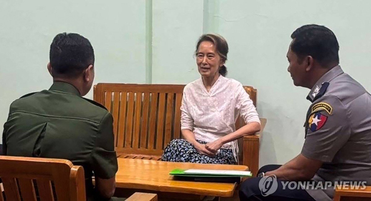 '가택연금 전환' 아웅산 수치, 외부와 소통 곧 재개할 듯