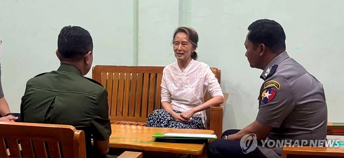 미얀마, 5년여 수감생활 아웅산 수치 가택연금으로 전환
