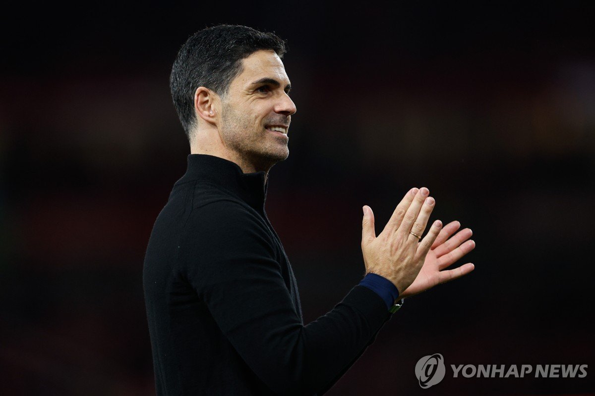 아스널 22년 만에 EPL 우승…3년 연속 준우승 한 씻었다