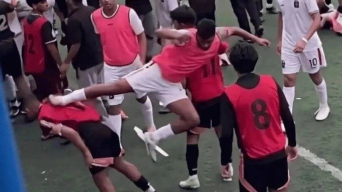 인도네시아 축구 유망주, 경기 중 '쿵푸 발차기'로 3년 자격정지 중징계