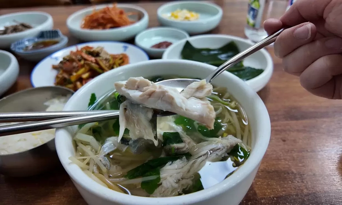 한국 명물 '죽음의 수프', 복어 요리의 세계