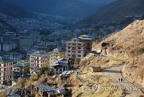 부탄, 출생아 감소에 다자녀 가정 매달 현금 지원