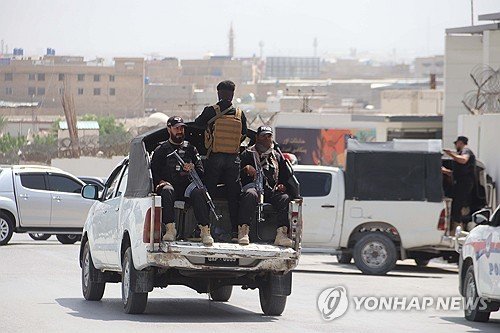 '시위 중 준군사 요원 살해' 파키스탄 유명 인권운동가 무기징역