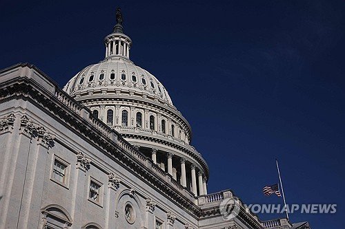 '의회승인없는 이란戰 중단' 결의안 美하원통과…공화4명 이탈표