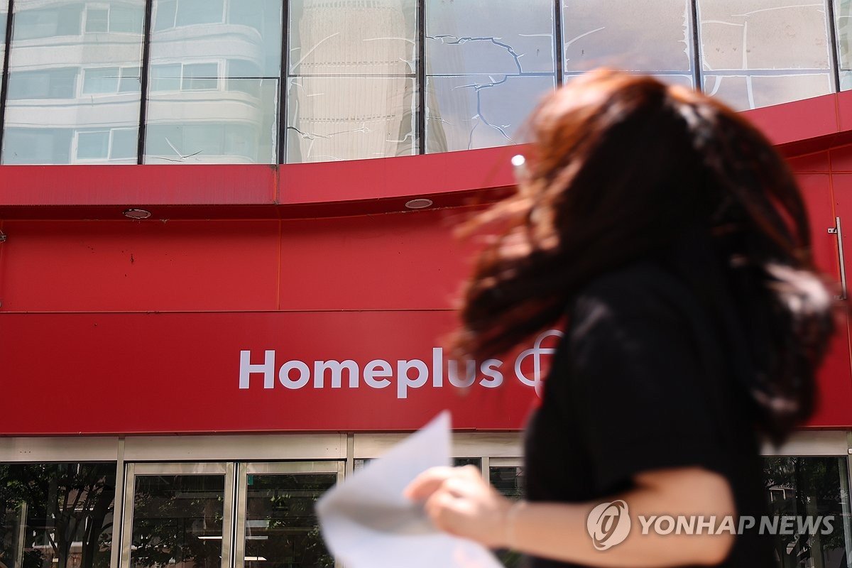 홈플러스, 올해만 2600명 퇴직…37개 점포 폐점에 3500명 추가 실직 위기