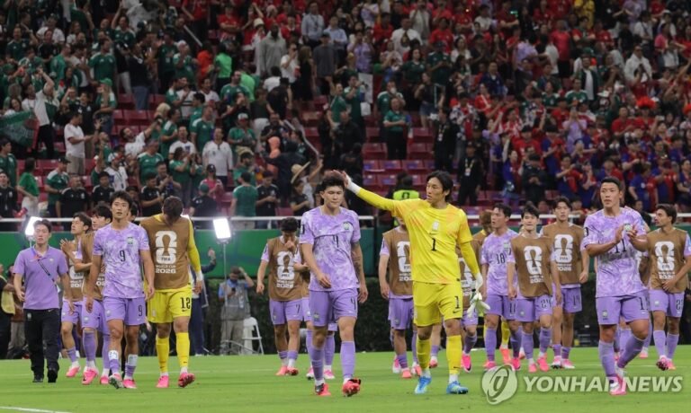 골키퍼·수비 ‘콜 플레이’ 한 번의 실수가 부른 패배…홍명보호, 멕시코전 석패