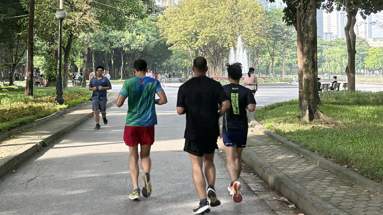 눈 건강 지키는 6가지 일상 습관…눈에 좋은 음식부터 자외선 차단까지