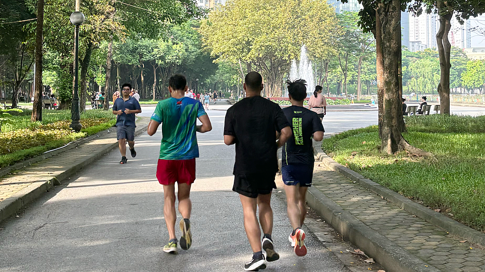 눈 건강 지키는 6가지 일상 습관…눈에 좋은 음식부터 자외선 차단까지