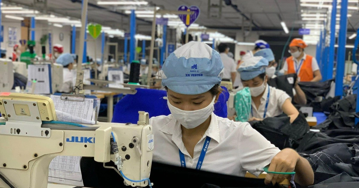 베트남 총연맹, 차기 전당대회 후 2027년 지역별 최저임금 인상 강력 요구 예고