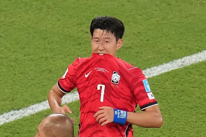 손흥민 벤치 결정에 韓 언론 폭발…남아공에 1-0 충격패