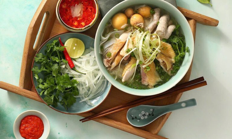 태국 총리, 하노이서 쌀국수·반쎄오 맛보다