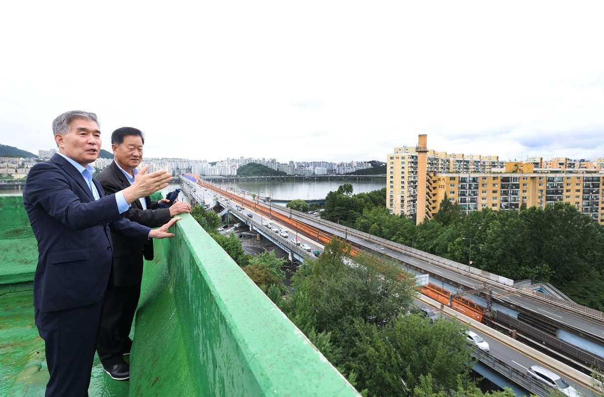 강남구청장, 압구정 재건축 단지 첫 방문…