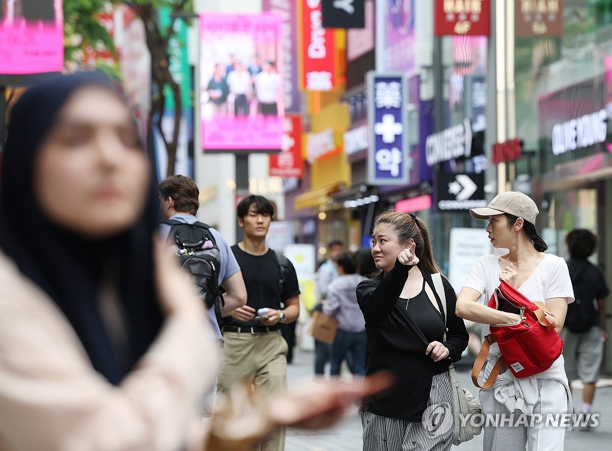 백화점 명품 매출, 5월 전체의 40% 돌파…소비 양극화 심화