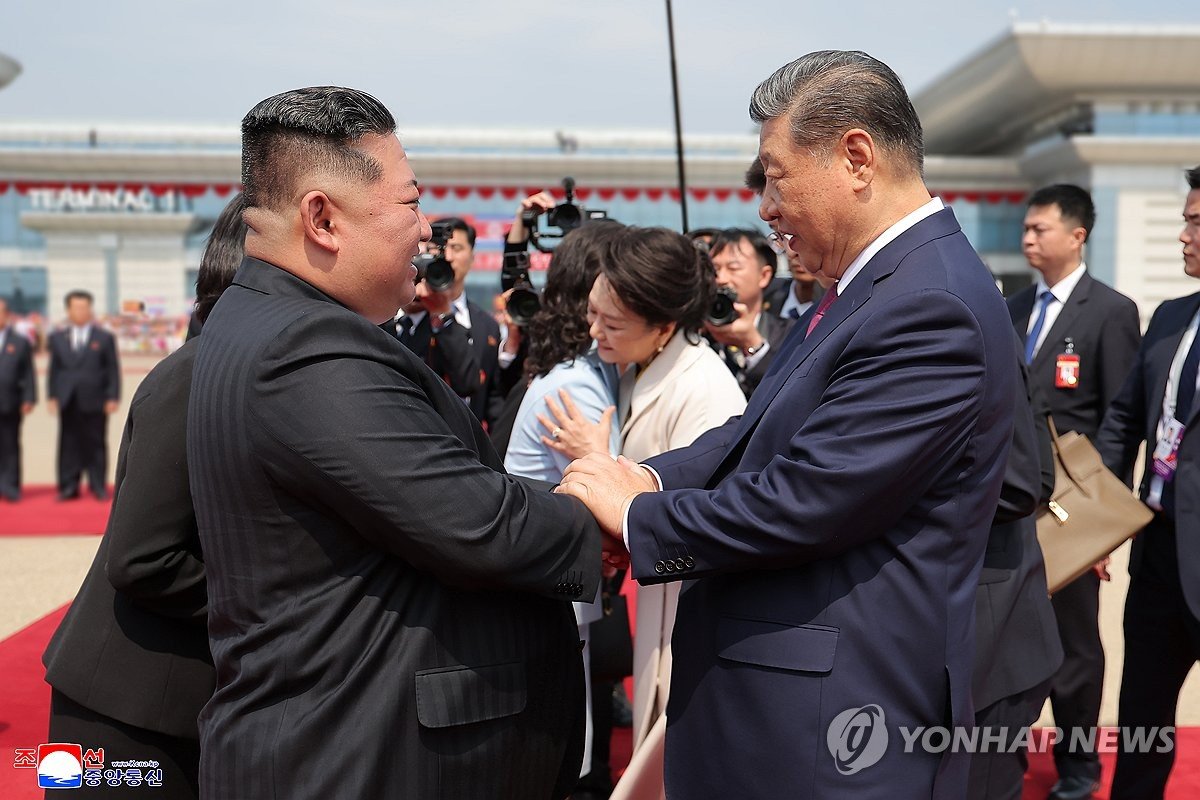 시진핑, 김정은 답전…북중관계 장기·안정적 발전 의지 표명
