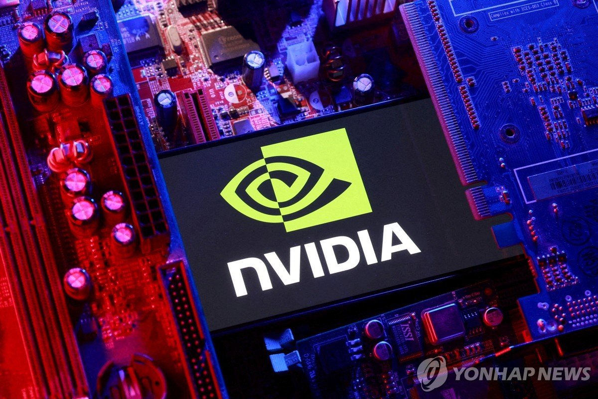 엔비디아 H200 중국 출하 시작…주가 4% 급등