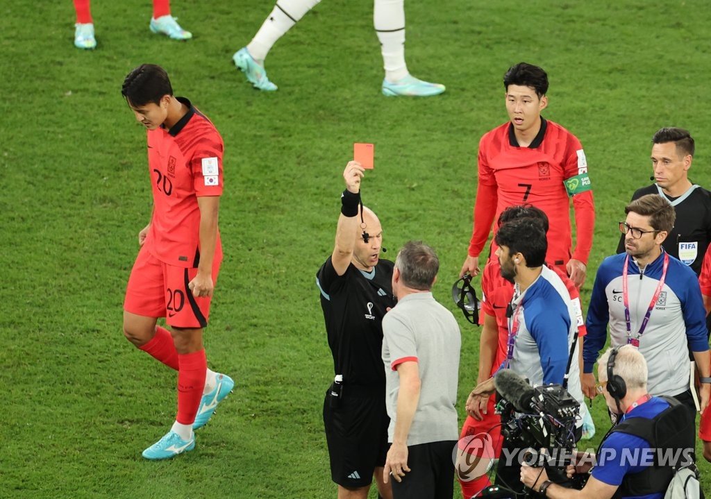 잉글랜드 심판 앤서니 테일러, 20년 심판 생활 마치고 은퇴 선언