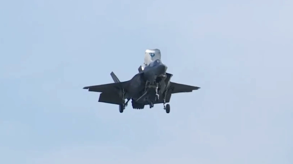 미 F-35B 전투기, 건국 250주년 기념 제자리 비행 시연