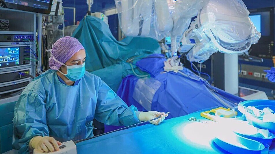 세계 최초 단일 포트 로봇 간 이식 성공…아버지의 결단이 의학 역사 열어