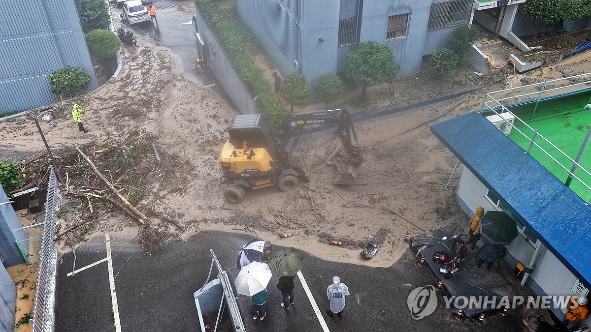 거제·통영, 집중호우 피해 응급복구 총력…도로 11곳 통제 중