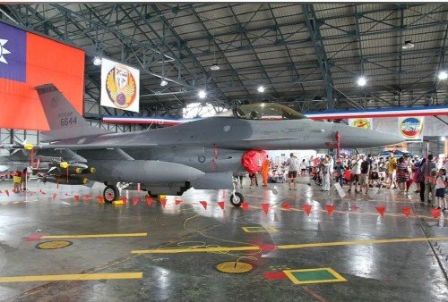 대만 F-16V, 한광 42호 훈련 첫날 활주로 이탈 사고