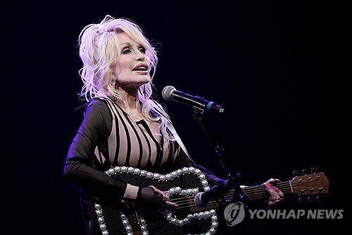 미국 컨트리음악 여왕 돌리 파튼 별세…향년 80세