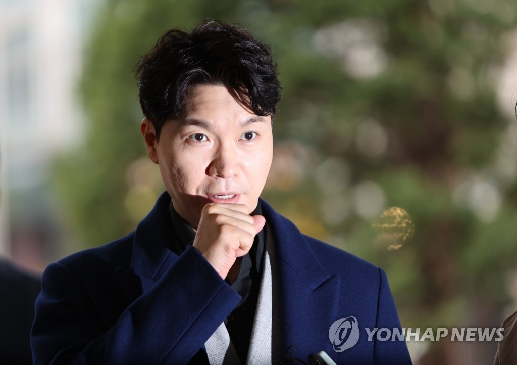 박수홍, 비행기 1시간 지연 사과…'아이 울어 당황'