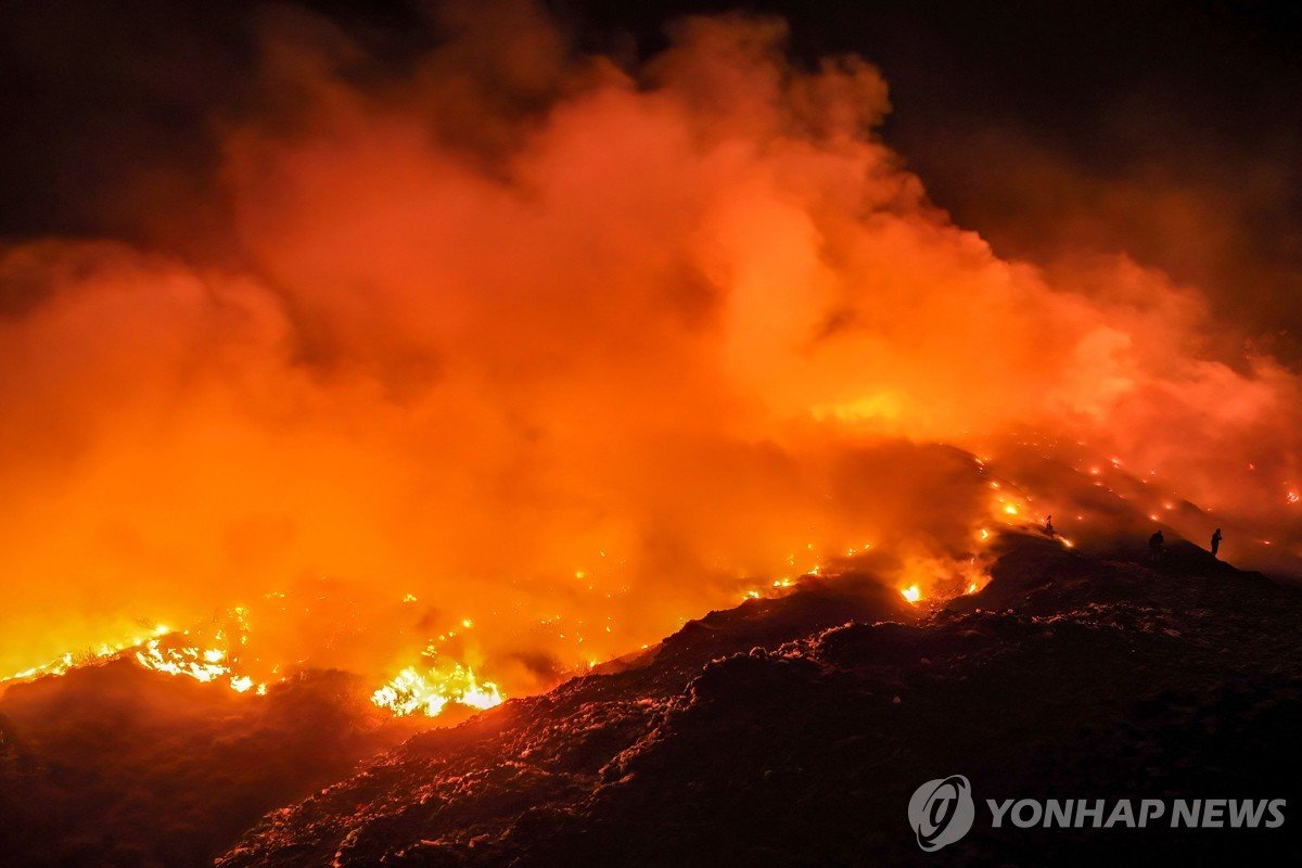 보르네오섬 산불 확산…인도네시아, 군 병력·헬기 투입