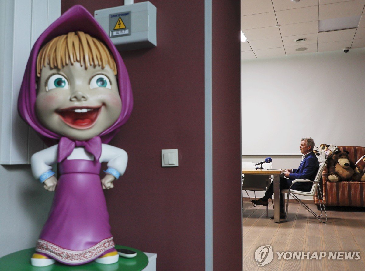 우크라이나, 러 애니 '마샤와 곰' 제작진 제재…'선전 도구' 규정