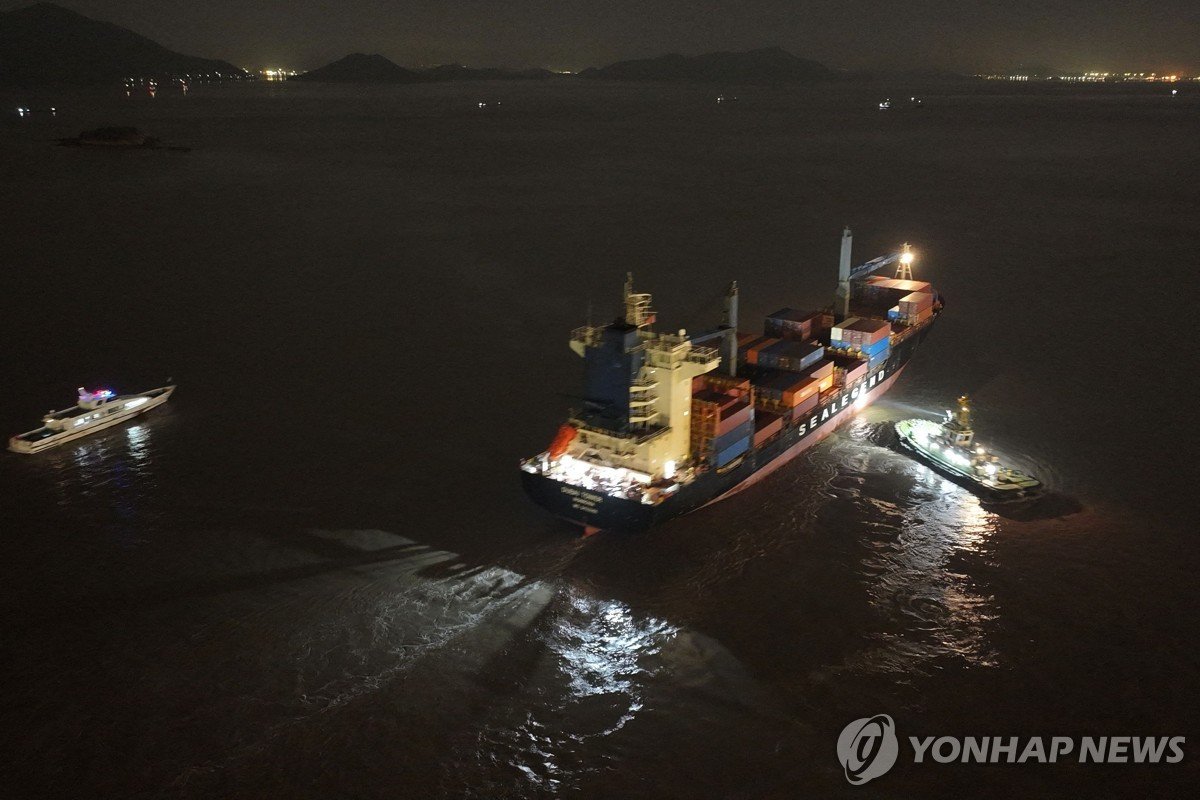 중국 화물선, 수에즈 대신 북극항로로 유럽 운항 개시