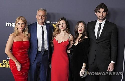 케네디家 후손, 우크라 참전 후 러시아 국제 수배자 명단 올라