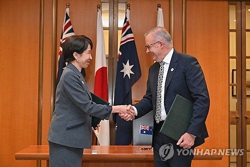 호주 총리, 日총리 선물 멜론 '성적 희화화' 논란