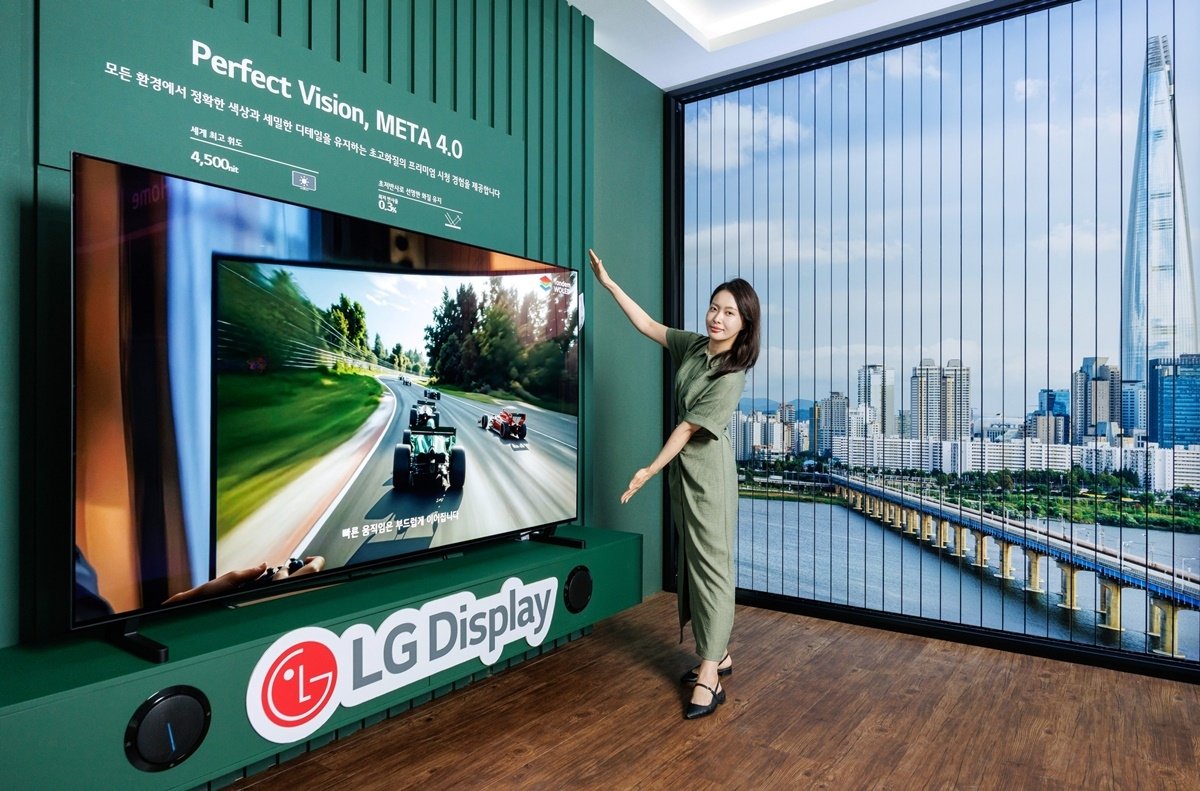 OLED, RGB 미니 LED 화질 대결서 판정승…명암비·응답속도 우위