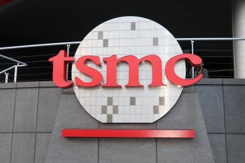 TSMC, 인텔 EMIB 유사 패키징 기술 개발 착수…고객 이탈 차단 나서
