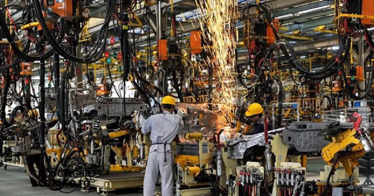 베트남 제조업 PMI 5개월 만에 최고치…하반기 변수는
