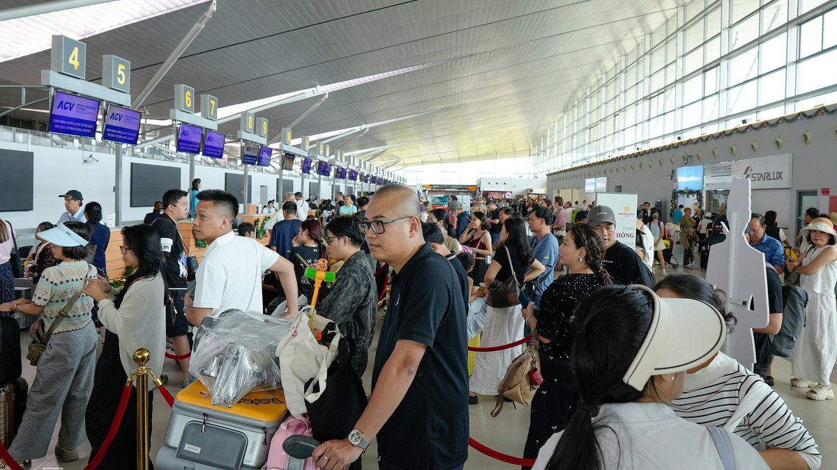 푸꾸옥 공항 공안, 중국인 관광객 분실 2억3천만 동 롤렉스 시계 찾아줘