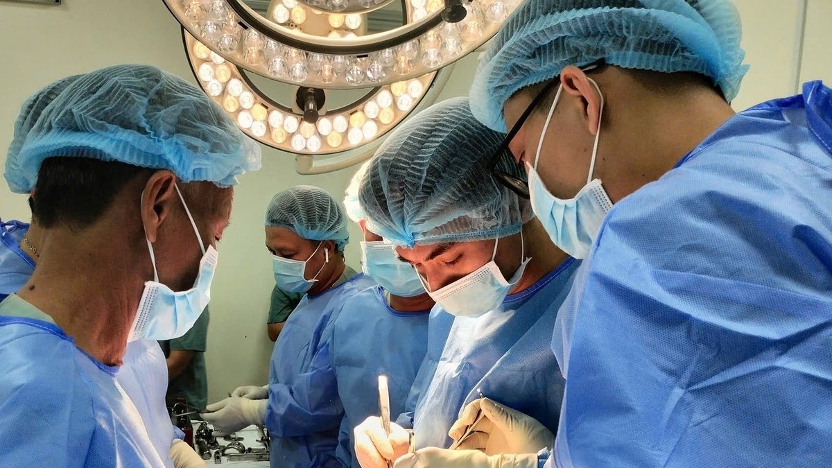 5년간 잊고 지낸 요관 스텐트에 결석 범벅… 베트남 70대 남성 두 차례 수술