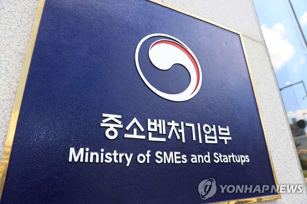 中企 제조AI 인력 1천600명 양성…취업인턴십 12개월로 연장
