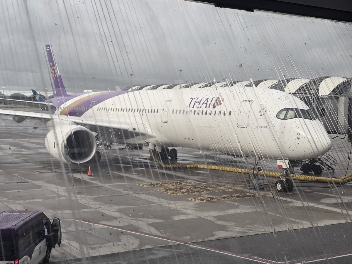방콕 홍수로 타이항공 운항 지연…한국인 수백명 공항서 14시간 대기