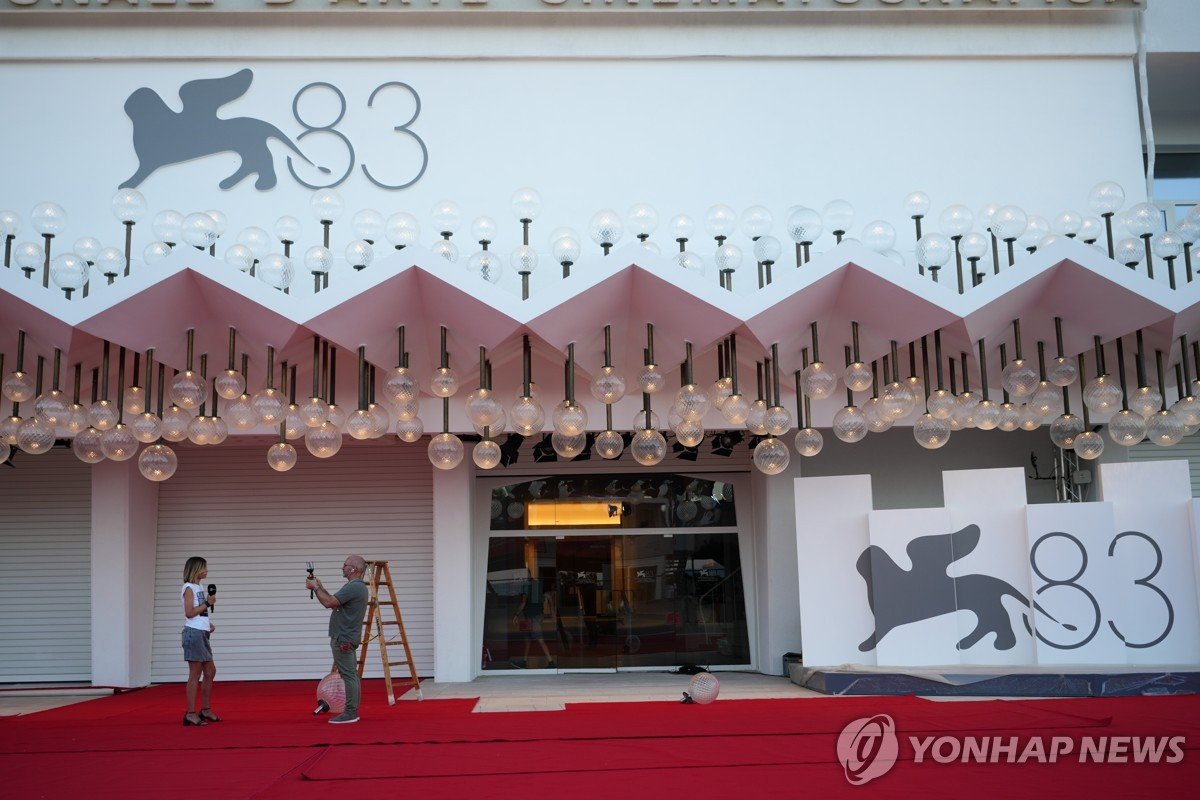 베네치아영화제 개막…이창동 감독 24년 만에 경쟁부문 진출