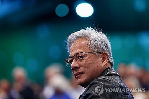 젠슨 황 엔비디아 CEO, AI 종말론 비판…'사회에 해로워'